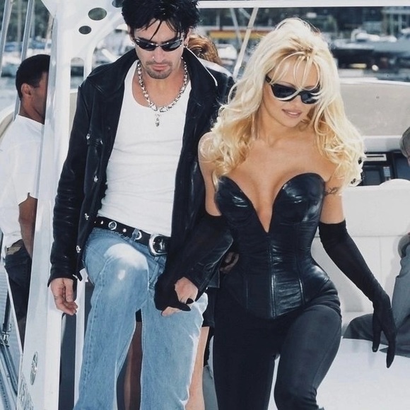 LIKE TO BE NOTIFIED WHEN I GO LIVE ! - Picture 11 of 16